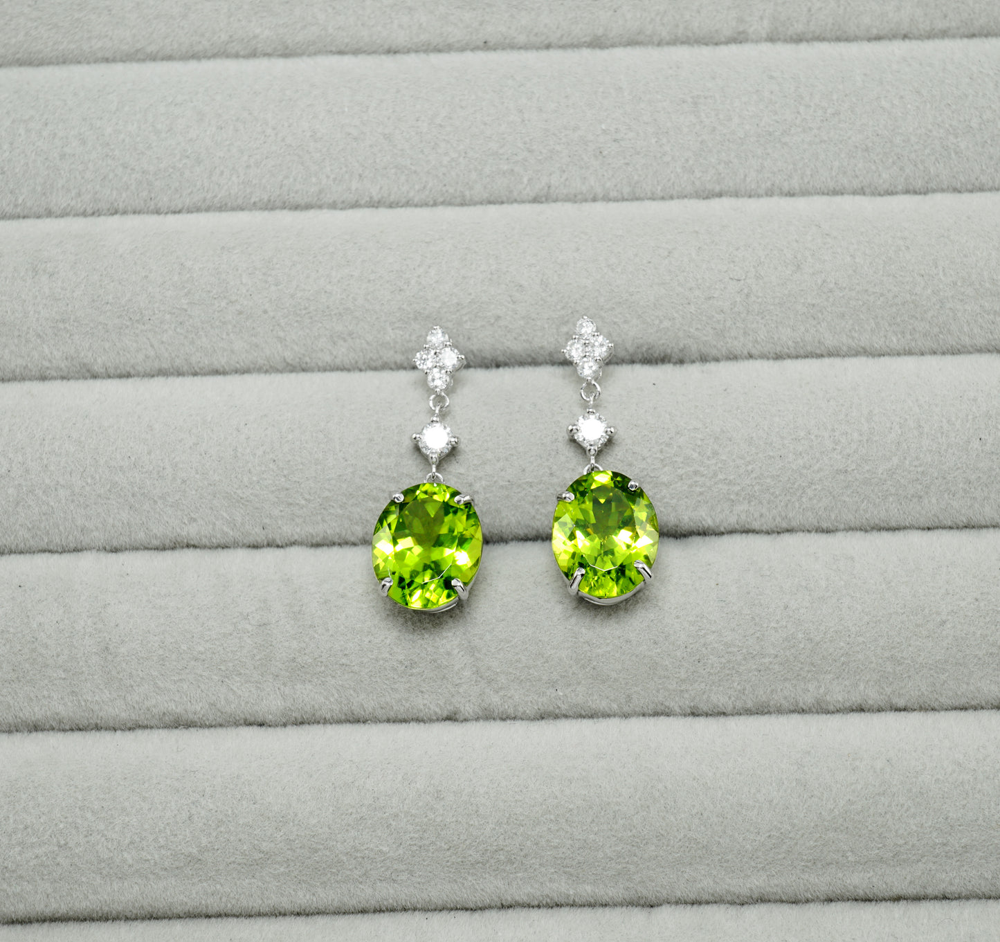 ペリドット ピアス