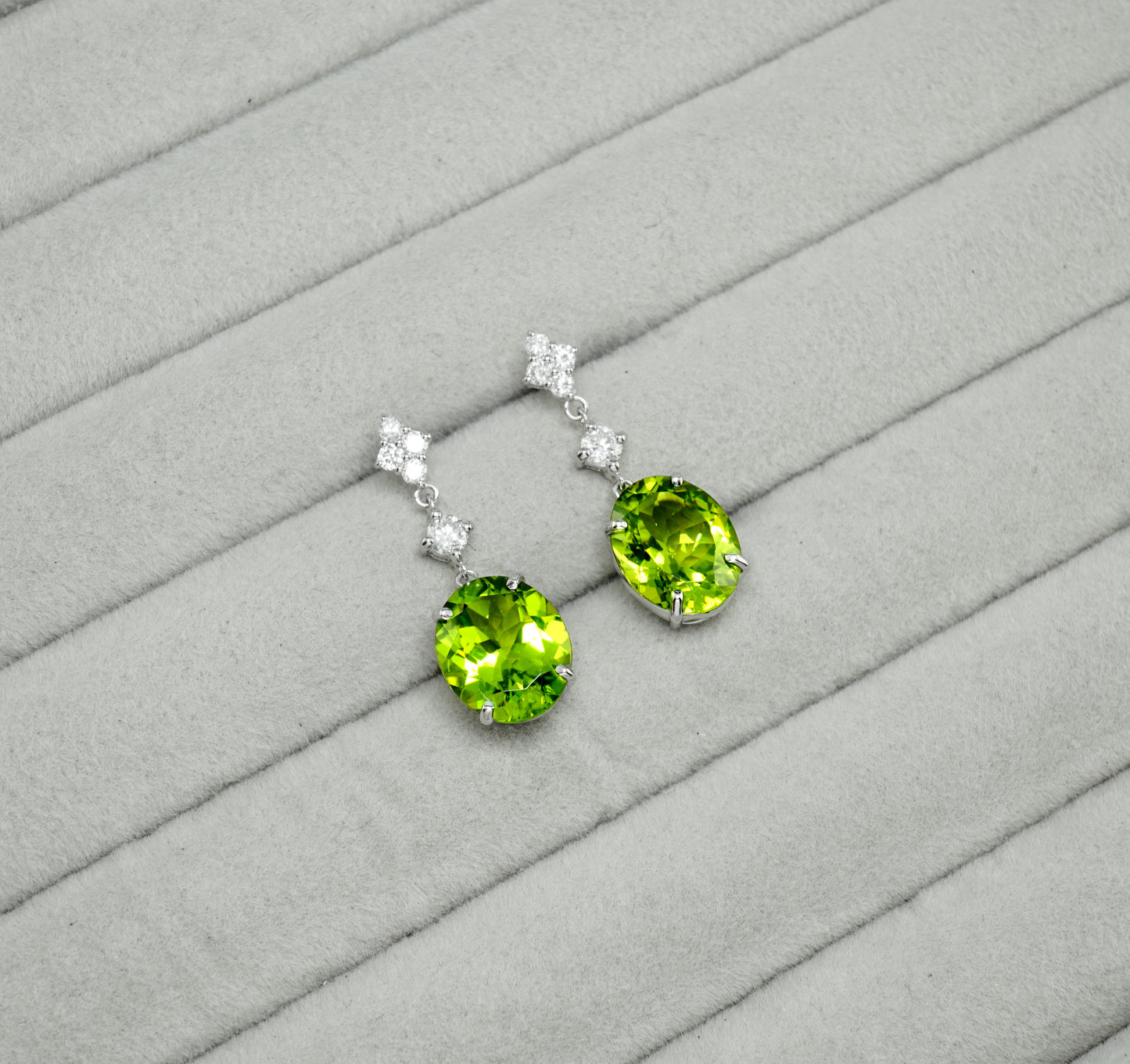 ペリドット ピアス