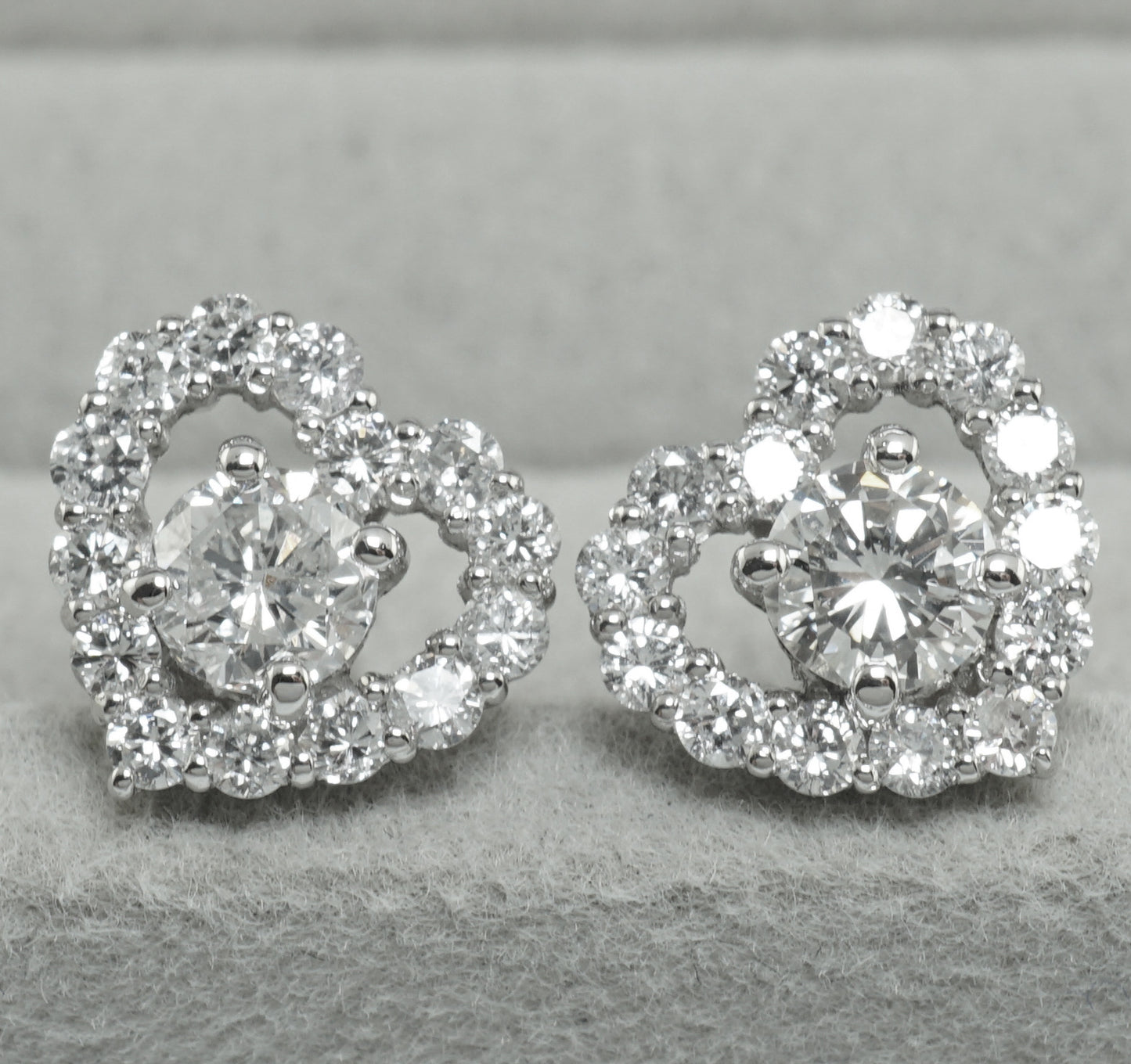 ダイヤモンド ピアス