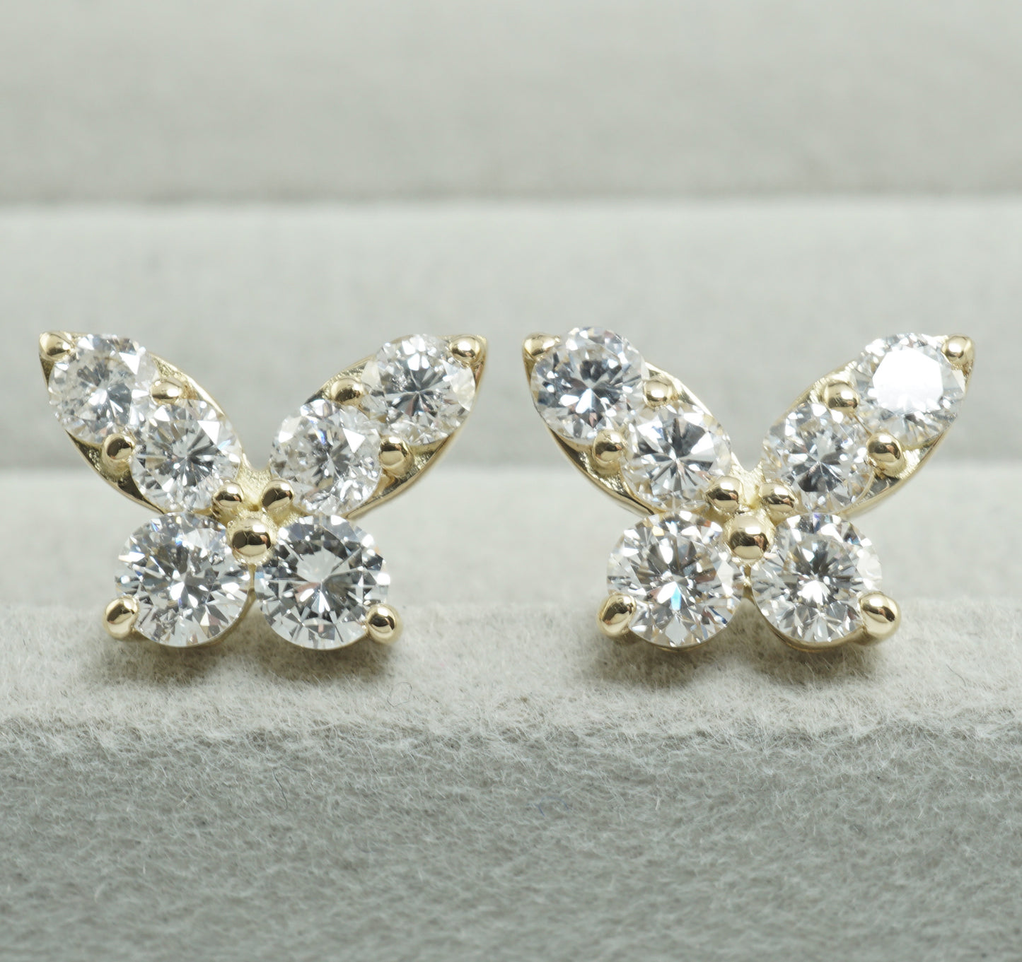 ダイヤモンド ピアス