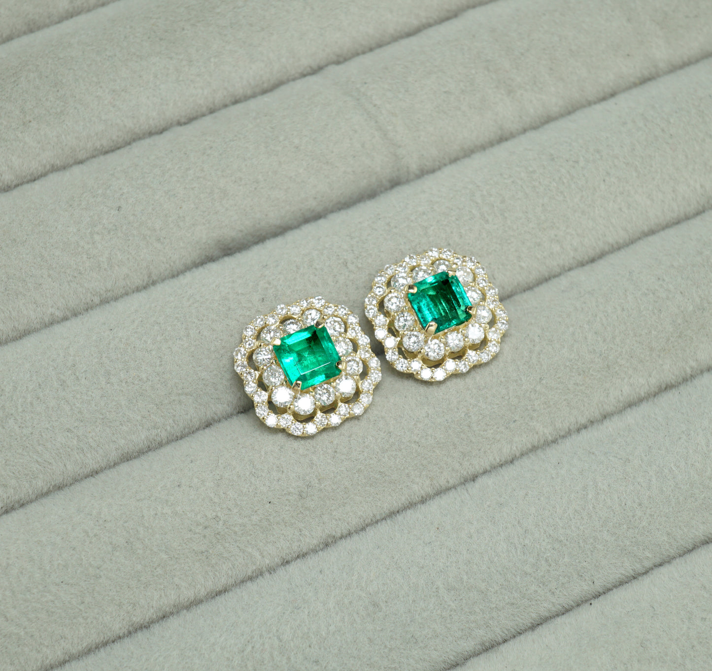 エメラルド ピアス