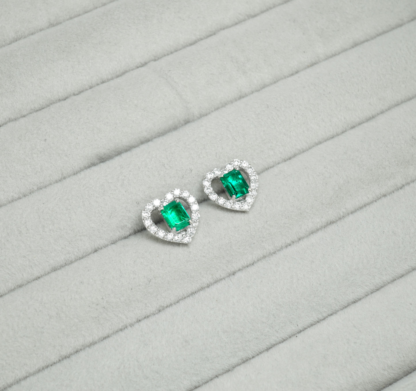 エメラルド ピアス