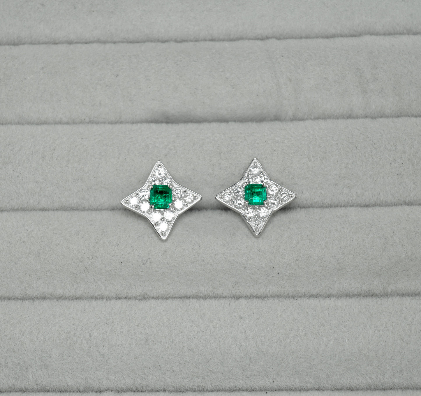 エメラルド ピアス