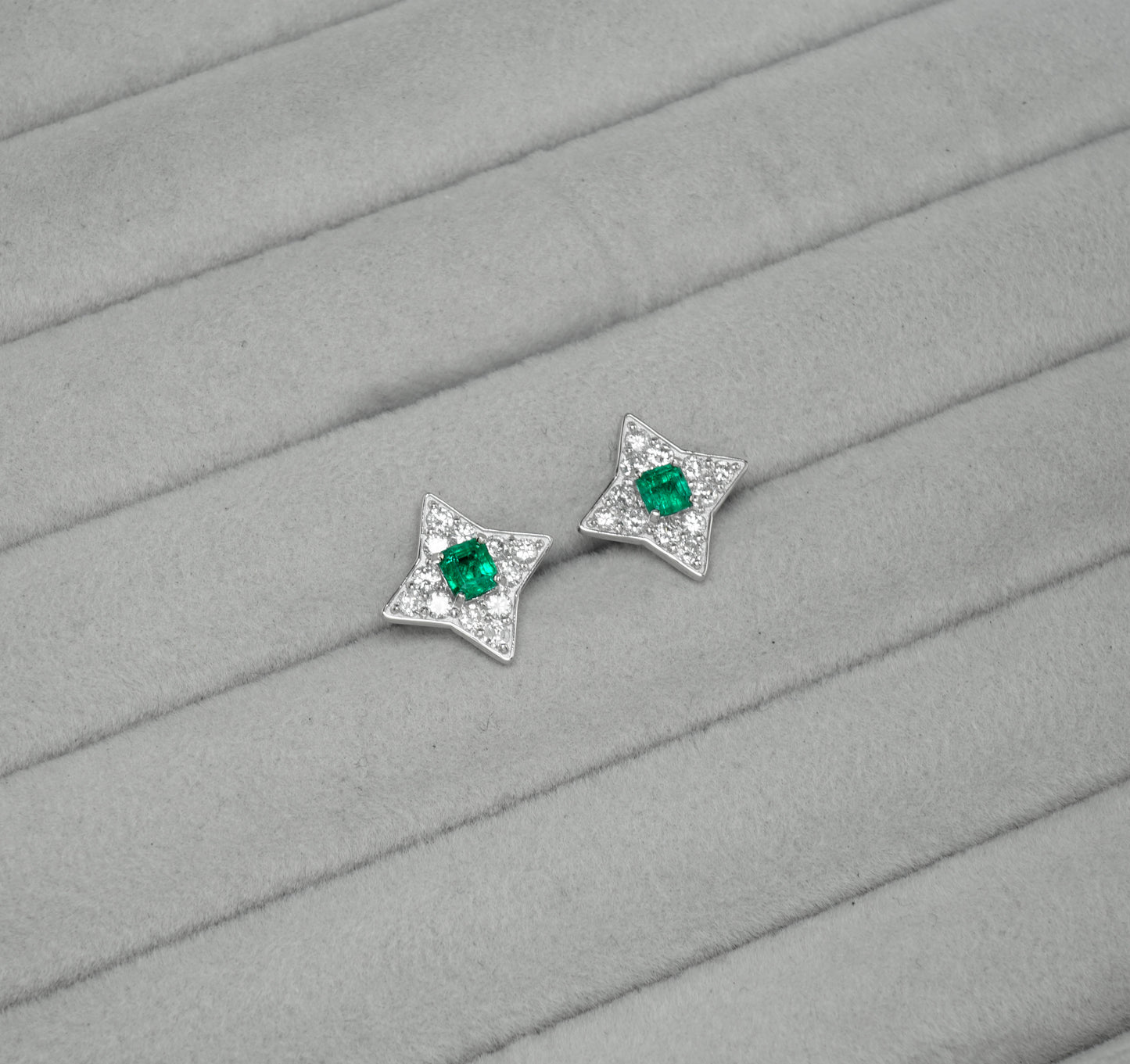 エメラルド ピアス