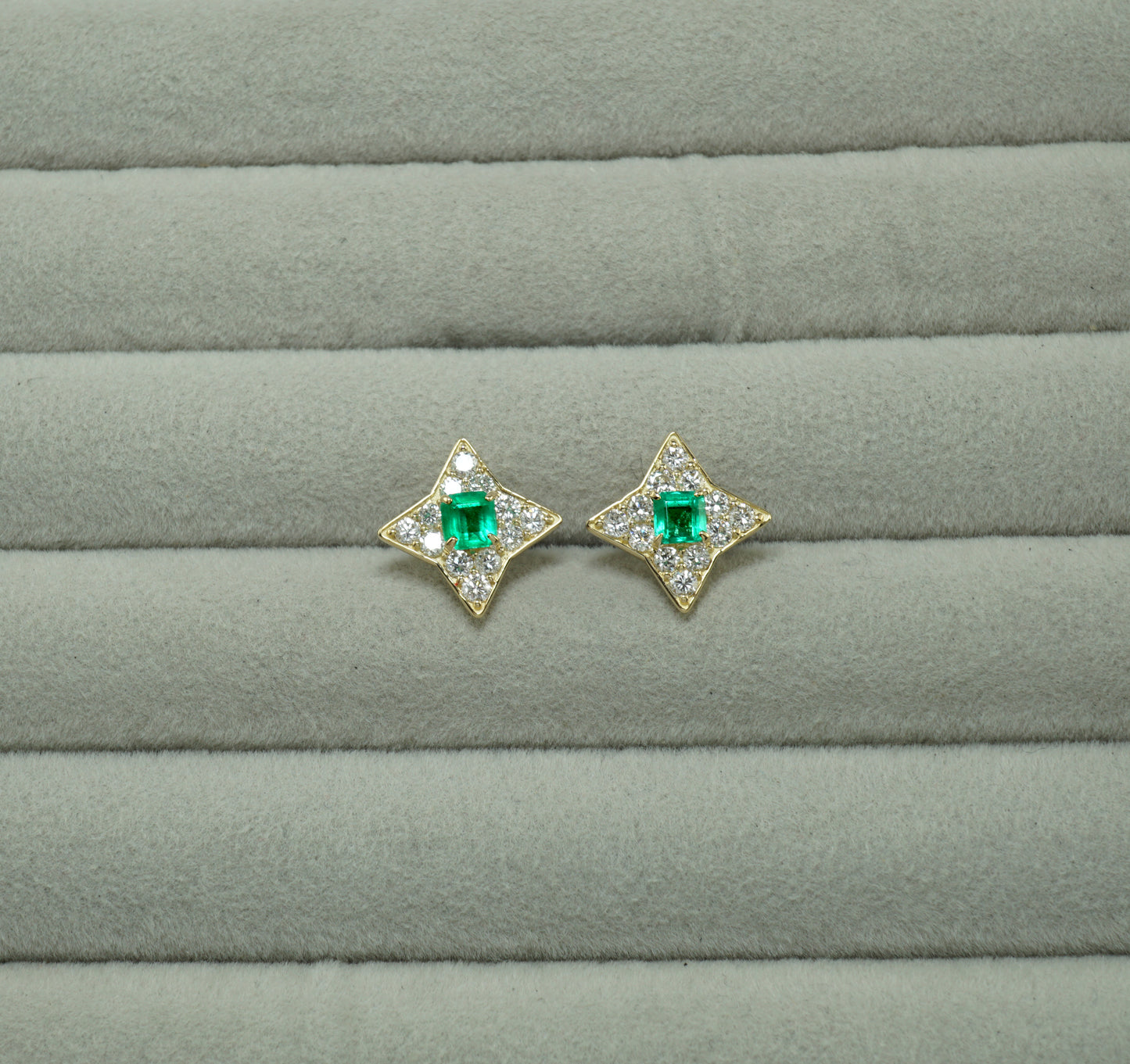 エメラルド ピアス