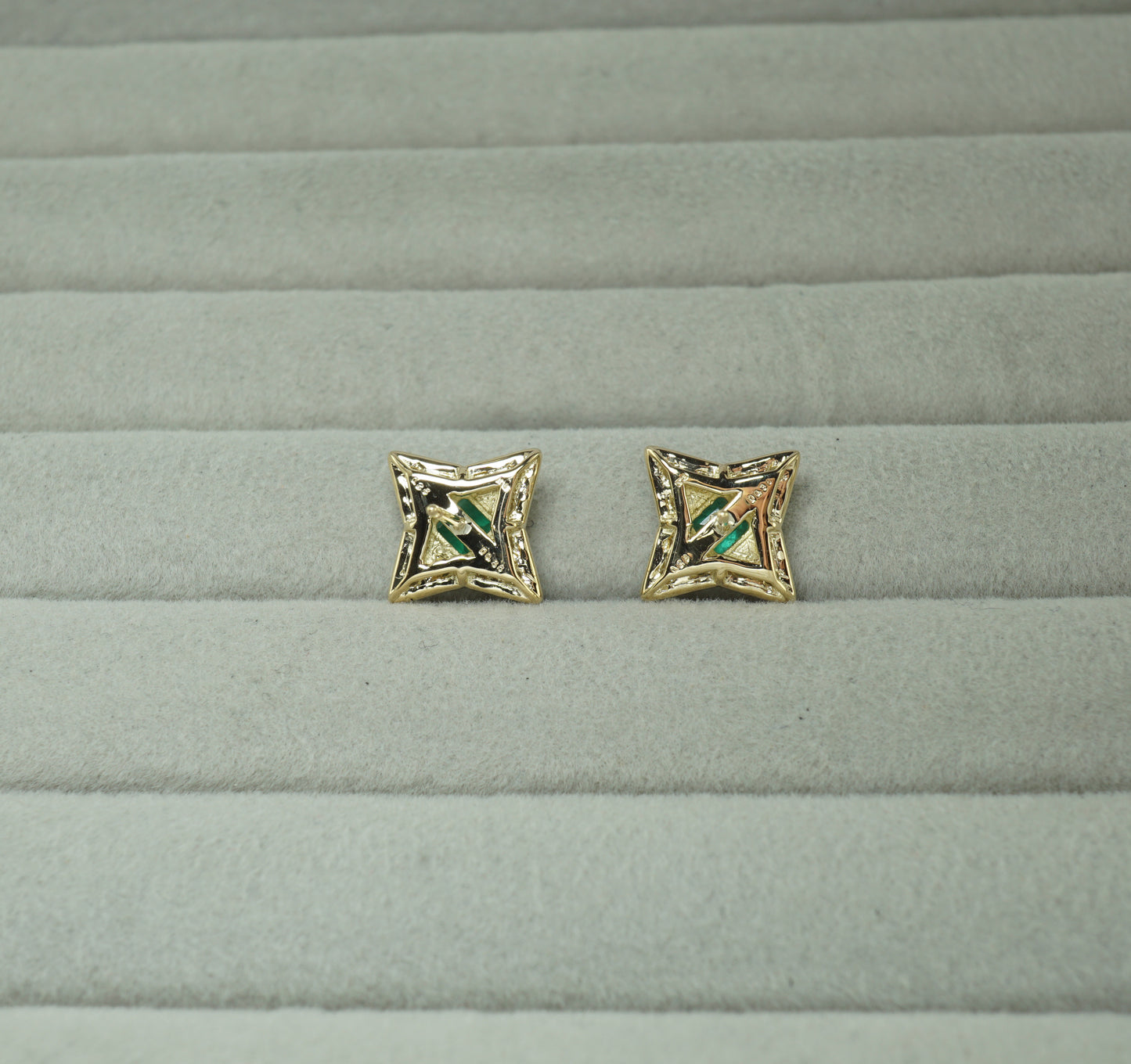 エメラルド ピアス