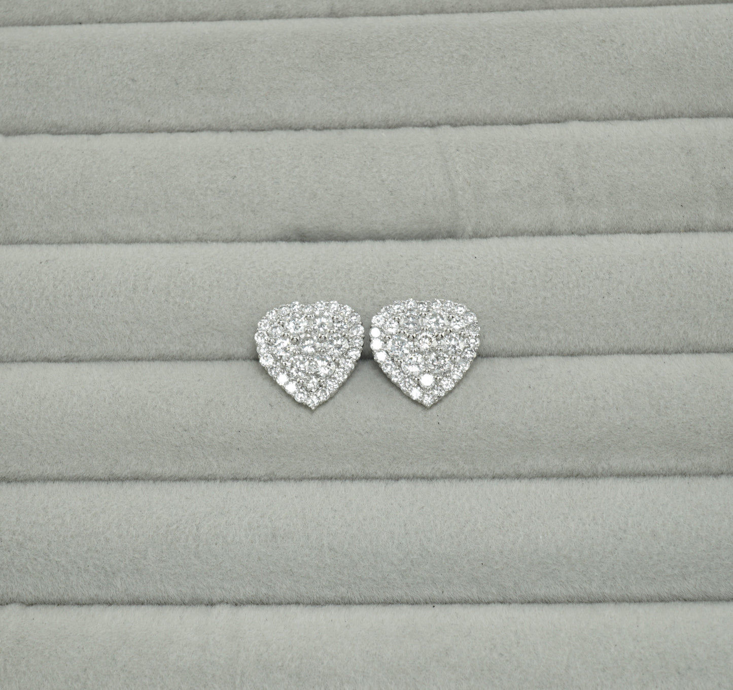 ダイヤモンド ピアス