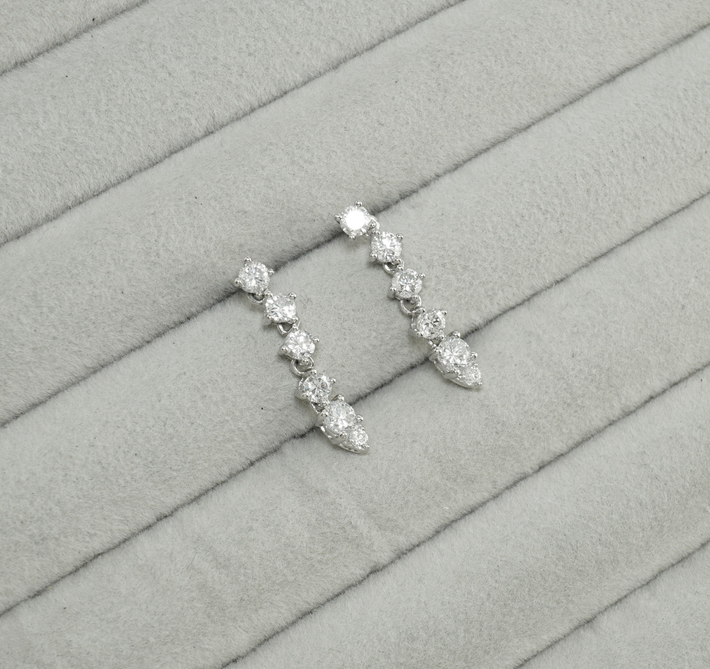 ダイヤモンド ピアス