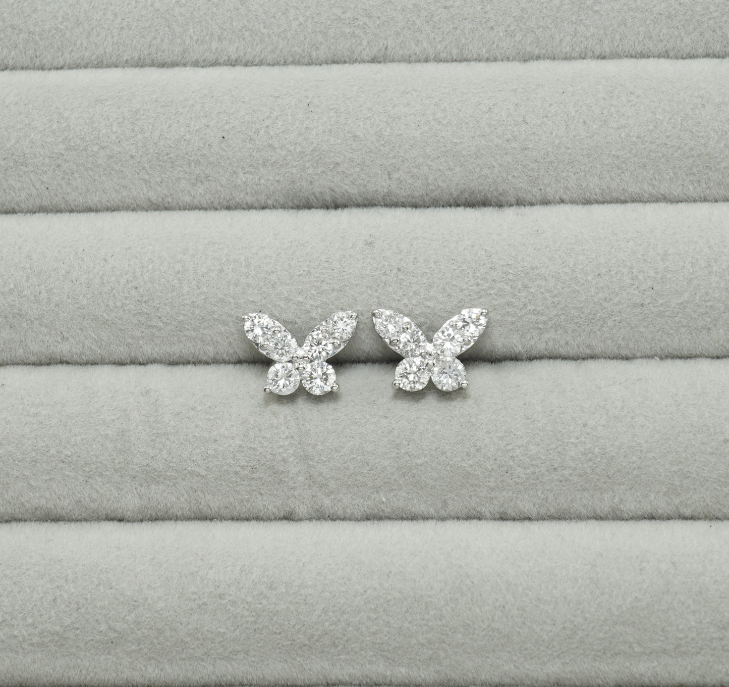 ダイヤモンド ピアス
