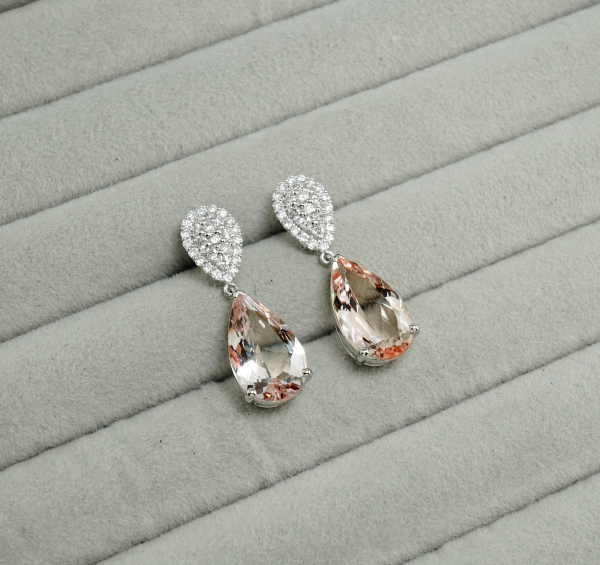 モルガナイト ピアス