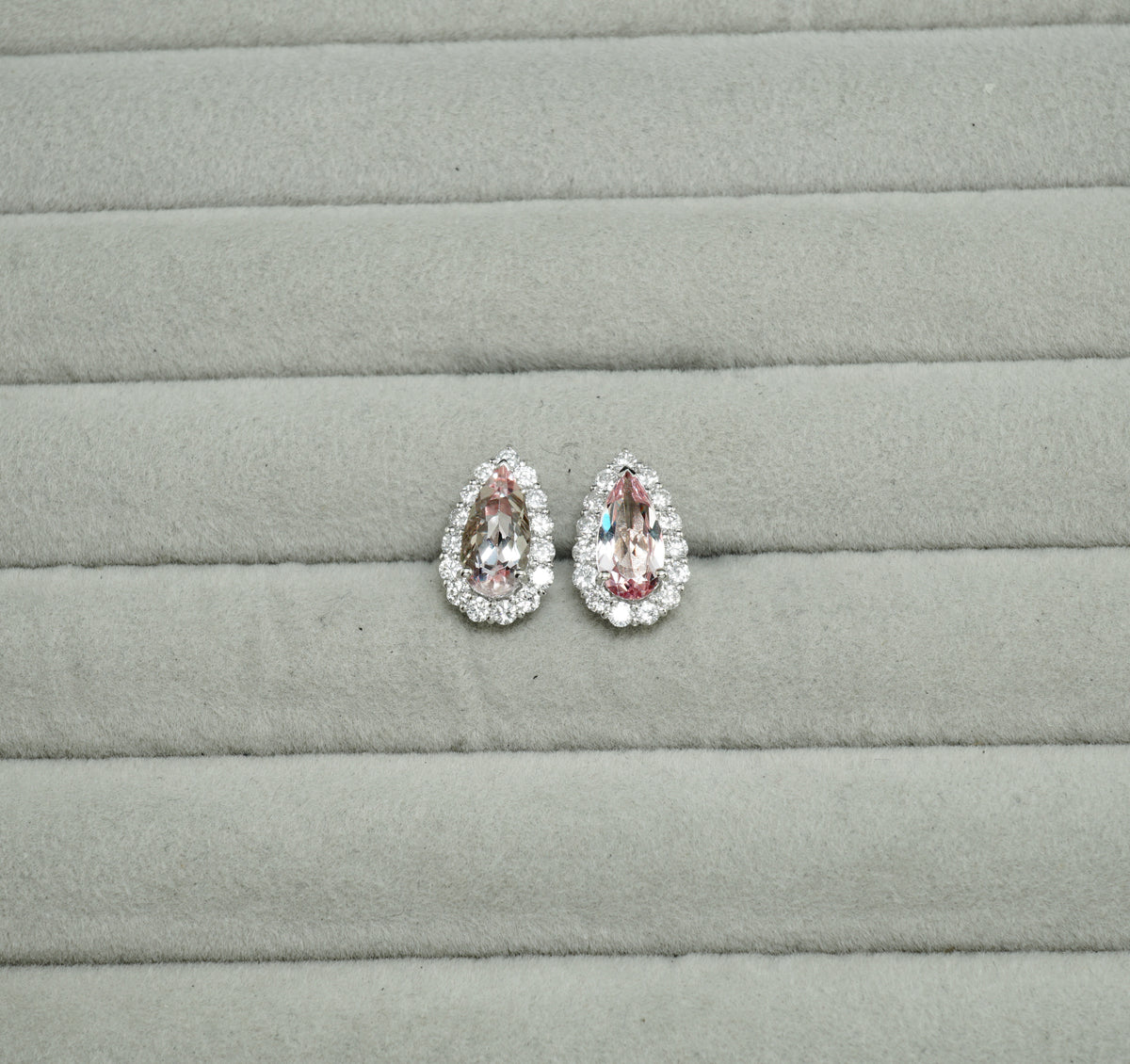 モルガナイト ピアス