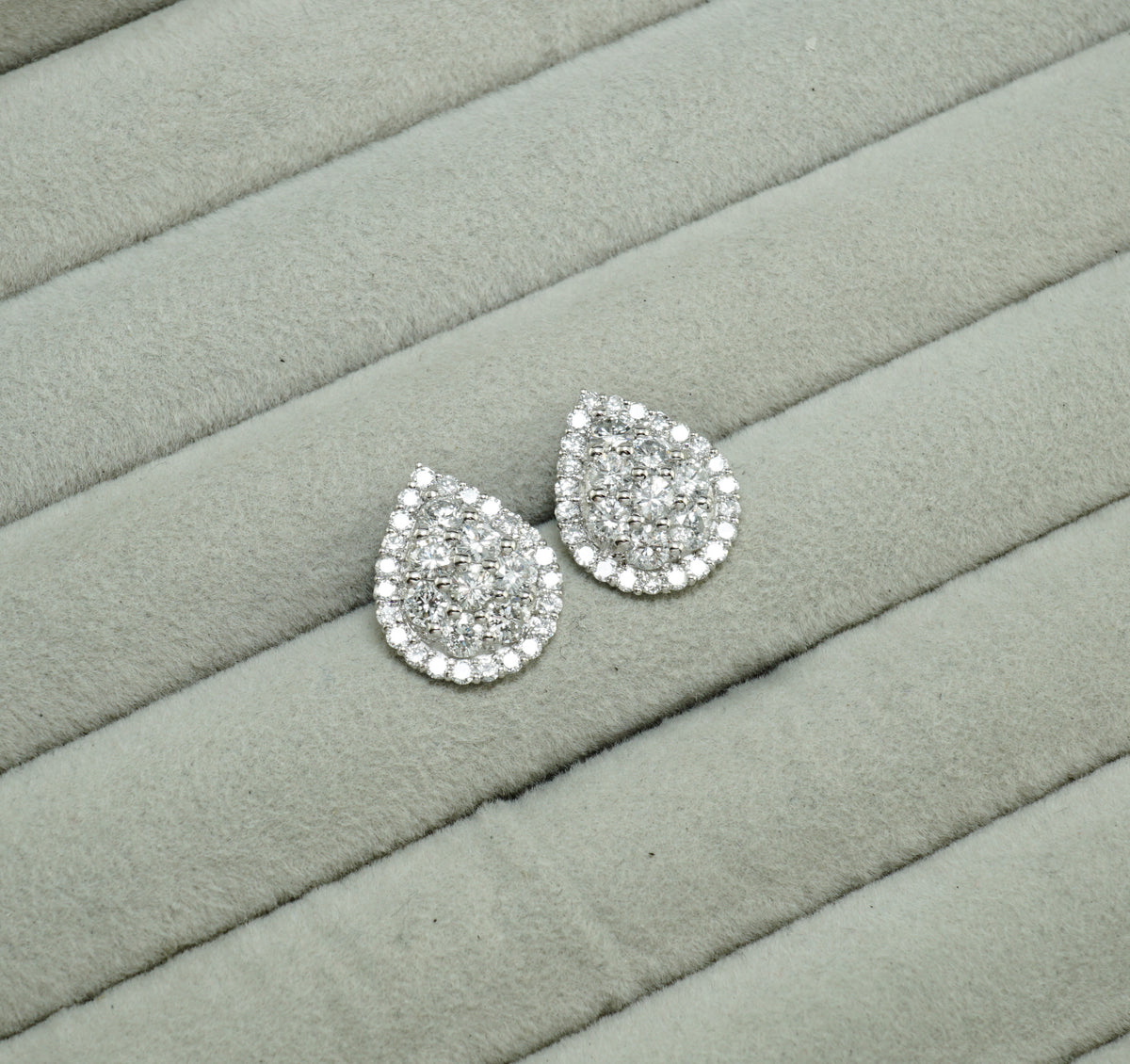 ダイヤモンド ピアス